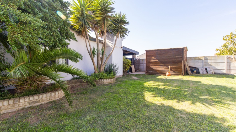 4 Bedroom Property for Sale in Britannia Bay Western Cape